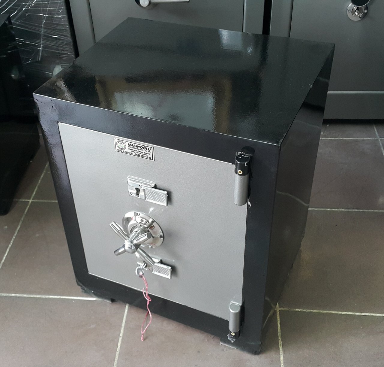 Çelik Para Kasası 55 Cm 110 Kg Gizli Bölmeli Kademeli Kilit